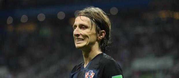 Luka Modric sait qu'il peut gagner le Ballon d'Or, mais ne pense pas uniquement à ça. Luka Modric sait qu'il peut gagner le Ballon d'Or, mais ne pense pas uniquement à ça.
