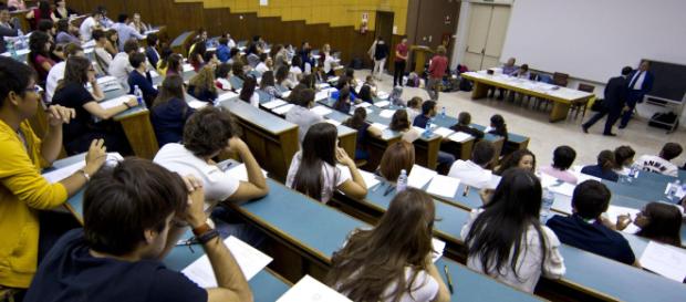 Test d'ingresso per la Facoltà di Medicina: a Palermo in 1000 avrebbero barato Test d'ingresso per la Facoltà di Medicina: a Palermo in 1000 avrebbero barato