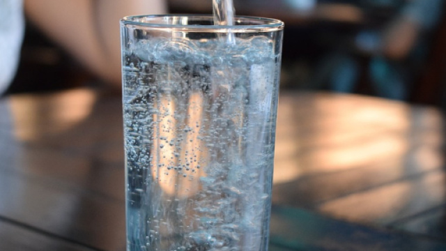Acqua minerale ritirata per disposizione del Ministero della Salute (Ph. ExplorerBob - Pixabay.com)