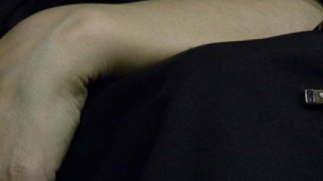 Momenti difficili ieri in un monastero a Veroli: una suora ha aggredito un prete a colpi di mattone mandandolo all'ospedale.