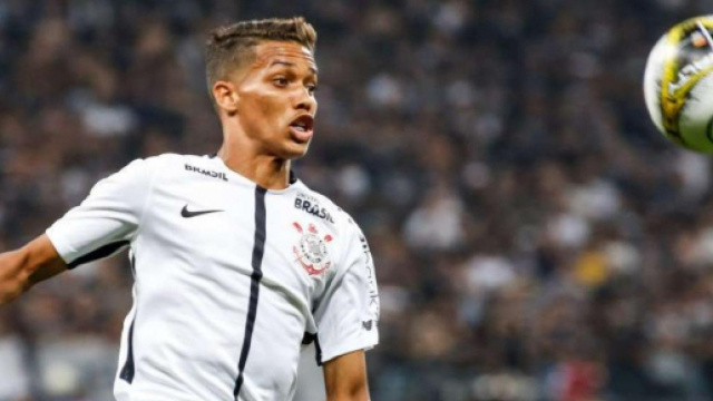 Pedrinho est dans les petits papiers du FC Barcelone, mais le PSG et le Shakhtar Donetsk veulent également en savoir plus sur lui.