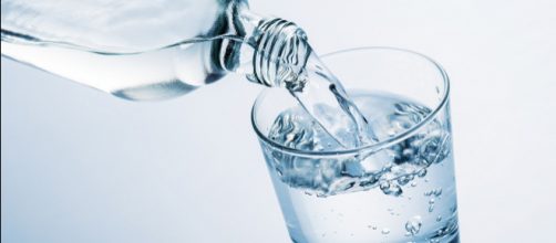 Acqua in bottiglia contaminata da tricloroetilene: i lotti ritirati dal Ministero della salute