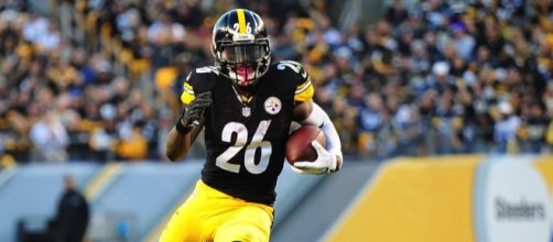 Le’Veon Bell hints he's leaving the Pittsburgh Steelers. [Image via Sports Al Dente/YouTube]