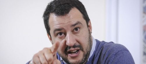 Matteo Salvini è soddisfatto: oggi si discutono in CDM i decreti su sicurezza e immigrazione.