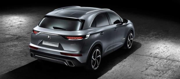 DS 7 Crossback E-Tense: arriva la versione ibrida del SUV d'Oltralpe DS 7 Crossback E-Tense: arriva la versione ibrida del SUV d'Oltralpe