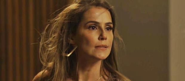 Karola, personagem de Segundo Sol. Karola, personagem de Segundo Sol.