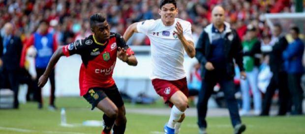 Destaque do Flu, Ayrton Lucas estaria na mira do Corinthians (Foto: Lucas Merçon) Destaque do Flu, Ayrton Lucas estaria na mira do Corinthians (Foto: Lucas Merçon)