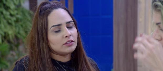 Perlla fala sobre postura de colega Perlla fala sobre postura de colega