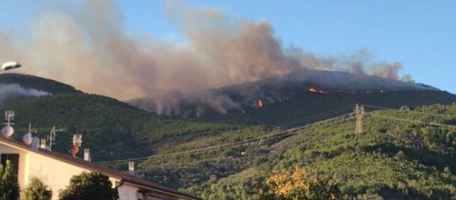Incendio sul Monte Serra, gli sfollati possono tornare a casa.
