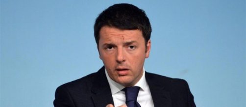 Matteo Renzi accusa Casalino e il governo di aver organizzato un tifo da stadio durante i funerali di Genova