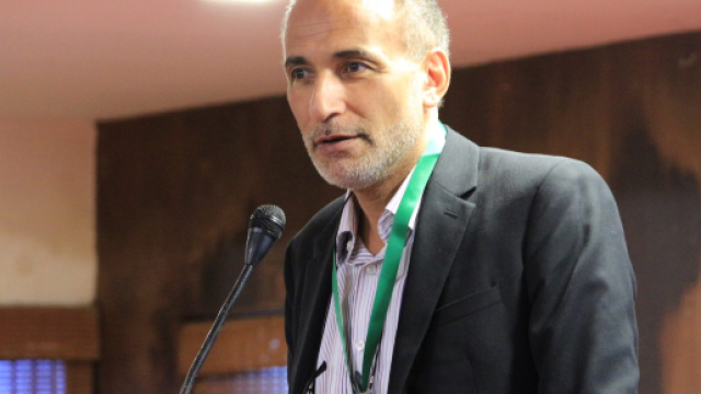 La version des faits de Tariq Ramadan mise à mal par l'étude de ses SMS.