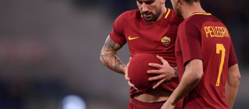 Alexander Kolarov autore del gran gol su punizione ed ex della gara (Sky)