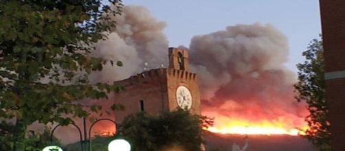 Ancora incendio sul Monte Serra stamani, poi spento: si cerca il piromane