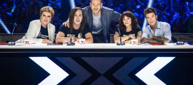 X Factor 2018, i giudici si stringono intorno ad Asia Argento ... - kataweb.it X Factor 2018, i giudici si stringono intorno ad Asia Argento ... - kataweb.it