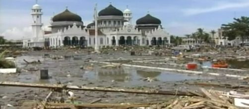 Indonesia, Tsunami si abbatte dopo il terremoto: l'allarme era rientrato, ci sono dispersi