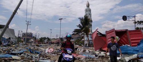 I danni causati dallo tsunami a Palu