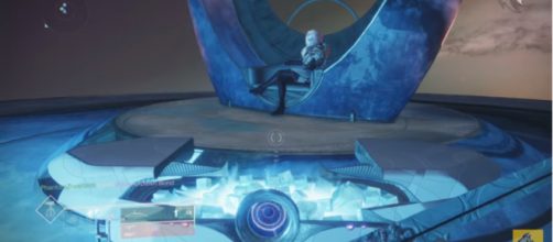Mara Sov at the Queen's Court. [Image source: xHOUNDISHx/YouTube]