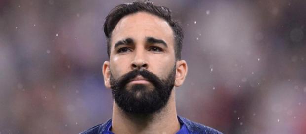 Après sa retraite, Adil Rami veut continuer sa vie sur un banc de touche. Après sa retraite, Adil Rami veut continuer sa vie sur un banc de touche.