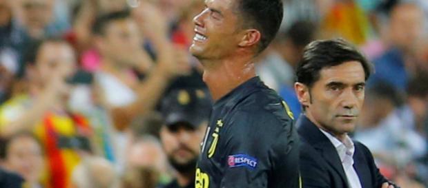 Valence-Juventus : Cristiano Ronaldo en larmes après avoir écopé d'un carton rouge Valence-Juventus : Cristiano Ronaldo en larmes après avoir écopé d'un carton rouge