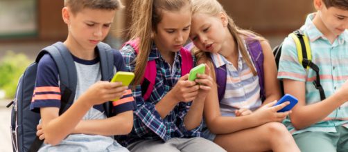 FRANCIA/ El Ministerio de Educación ha prohibido el uso del móvil en los colegios