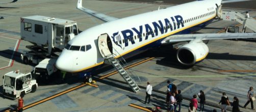 Ryanair, le nuove tariffe sui bagagli a mano fanno insorgere il Codacons