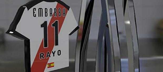 Imán de la camiseta del Rayo Vallecano con la bandera franquista Imán de la camiseta del Rayo Vallecano con la bandera franquista