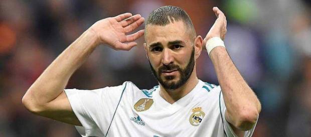 Karim Benzema aurait bien aimé voir le nom d'Hatem Ben Arfa associé au Real Madrid Karim Benzema aurait bien aimé voir le nom d'Hatem Ben Arfa associé au Real Madrid