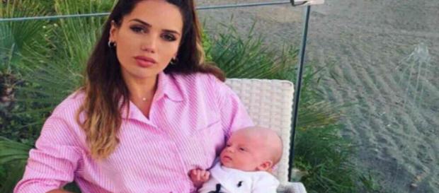 Manon Marsault se confie sur son deuxième bébé, Carla et Julien et Los Angeles. Manon Marsault se confie sur son deuxième bébé, Carla et Julien et Los Angeles.