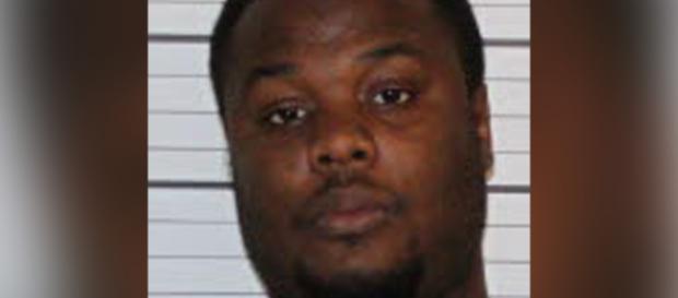 Usa, vigilante abusa del cadavere di una donna morta: colto su fatto da un collega, la vicenda. Usa, vigilante abusa del cadavere di una donna morta: colto su fatto da un collega, la vicenda.