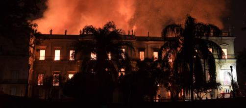 BRASIL/ El Museo Nacional de Río de Janeiro es consumido por las llamas