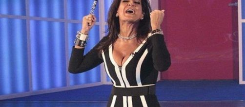 Aida Nizar fuori di seno in tv