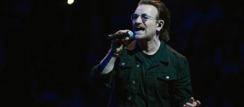 Bono se queda sin voz durante un concierto en Berlín