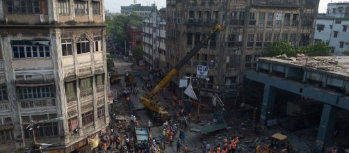 Calcutta, crolla un viadotto in città: ci sarebbero morti e feriti
