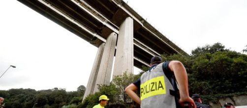 Genova, crollano calcinacci di intonaco su un viadotto della A26 (in foto il viadotto interessato dal crollo)