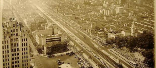 A Avenida Presidente Vargas em 1944 A Avenida Presidente Vargas em 1944