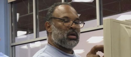 "The Cosby Show" actor Geoffrey Owens was job-shamed by the Mirror Online and Fox when spotted working at a till. [Image Inside Edition/YouTube]