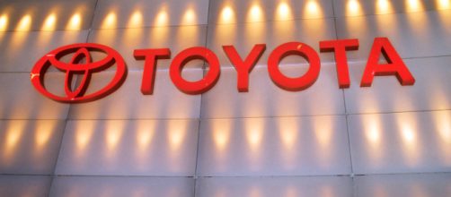 Toyota richiama un milione di auto ibride: rischio incendio per le vetture.