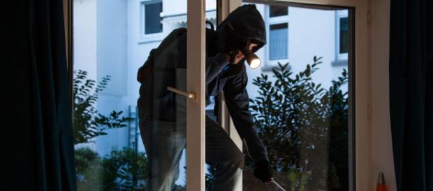 Brindisi, seviziano le galline e rubano in casa: finiscono ai domiciliari due ragazzi di Erchie, nel brindisino Brindisi, seviziano le galline e rubano in casa: finiscono ai domiciliari due ragazzi di Erchie, nel brindisino
