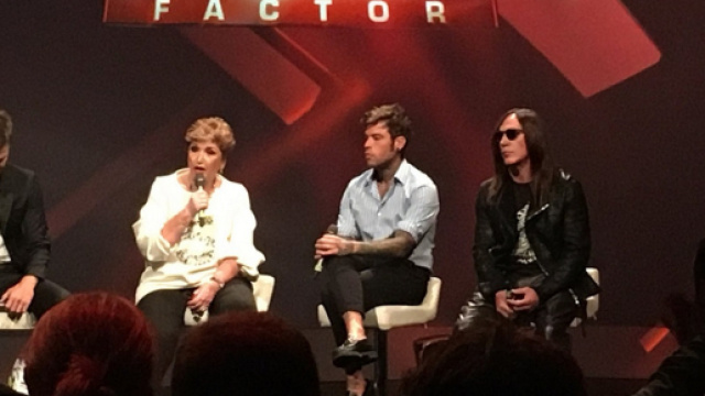 Nelle foto i tre giudici di X Factor con il conduttore Alessandro Cattelan