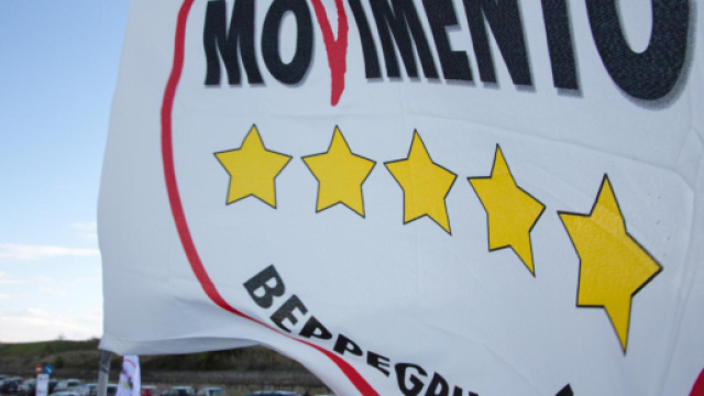 'Smartphone vietati ai minori di 16 anni': questa una delle proposte degli iscritti al M5S in breve.