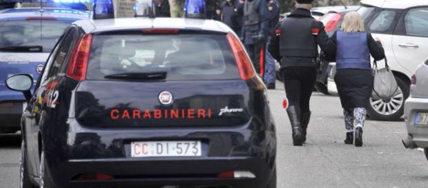 Donna di 64 anni si barrica in casa e uccide i figli disabili Donna di 64 anni si barrica in casa e uccide i figli disabili