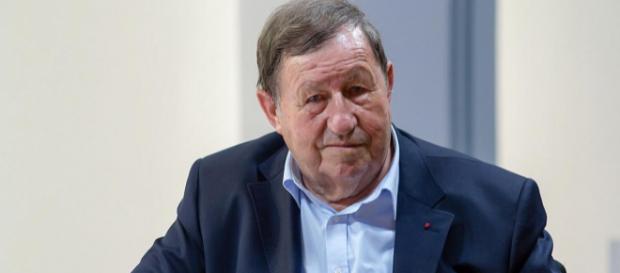 Guy Roux conseille à l'OM de se concentrer sur la recherche d'un "grand attaquant" s'il veut rivaliser avec le PSG Guy Roux conseille à l'OM de se concentrer sur la recherche d'un "grand attaquant" s'il veut rivaliser avec le PSG