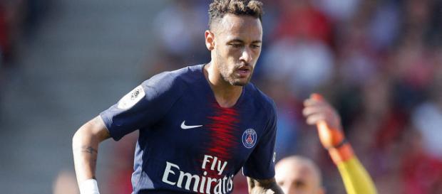 Neymar aurait "pleuré" pour retourner au FC Barcelone d'après Mundo Deportivo. Neymar aurait "pleuré" pour retourner au FC Barcelone d'après Mundo Deportivo.