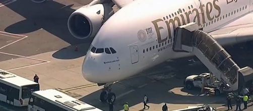 NUEVA YORK/ Un avión de Dubai en cuarentena debido a 10 enfermos