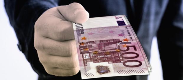 A Lecce 46 arresti per corruzione: tutti i nomi dei coinvolti nel giro di voti elettorali in cambio di una casa. A Lecce 46 arresti per corruzione: tutti i nomi dei coinvolti nel giro di voti elettorali in cambio di una casa.