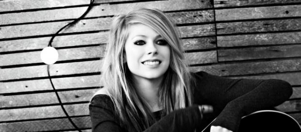 Avril Lavigne vuelte tras estar muy grave debido a la enfermedad de Lyme Avril Lavigne vuelte tras estar muy grave debido a la enfermedad de Lyme