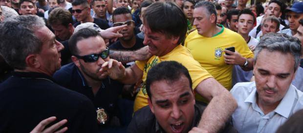 Brasile, accoltellato Jair Messias Bolsonaro, candidato alle presidenziali | jovempan.uol.com.br Brasile, accoltellato Jair Messias Bolsonaro, candidato alle presidenziali | jovempan.uol.com.br