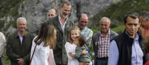 Leonor junto a sus padres en imagen