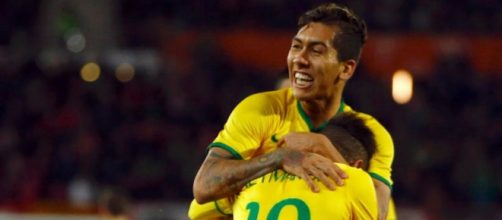 USA-Brasile 0-2: Firmino abbracciato da Neymar dopo il primo gol