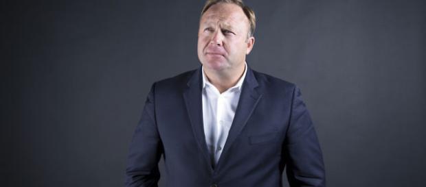 Twitter bloqueó, de forma permanente, la cuenta del ultraderechista y defensor de teorías de conspiración Alex Jones Twitter bloqueó, de forma permanente, la cuenta del ultraderechista y defensor de teorías de conspiración Alex Jones